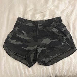 Athleta Camo Mesh Racer Run Short 4”